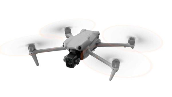 DJI Air 3 Fly More Combo et radiocommande DJI RC 2